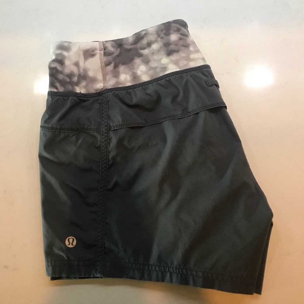 Lulu lemon sz 6 shorts